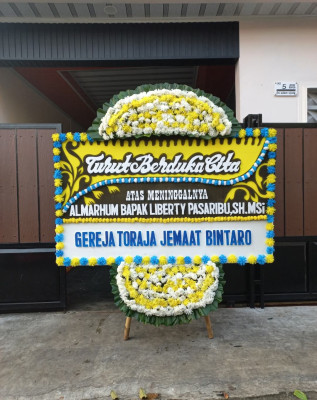 Papan Bunga Duka di Gane Barat Utara